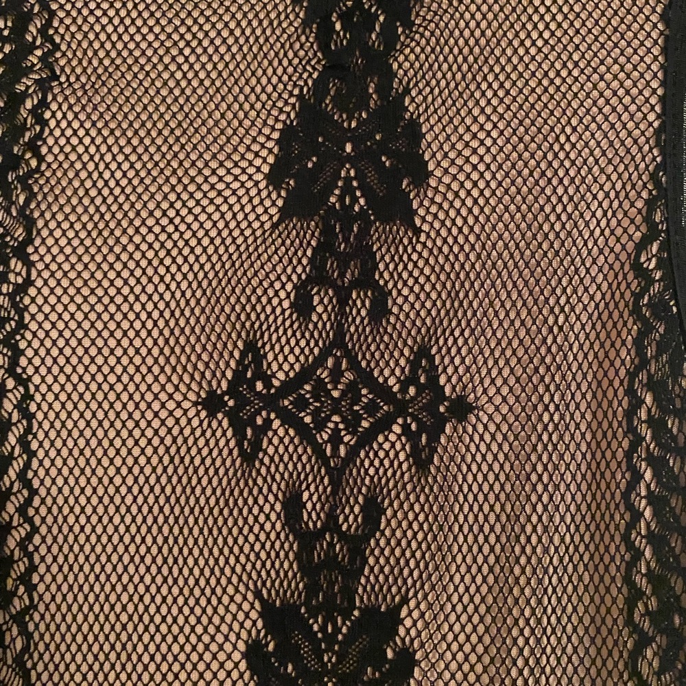 Lovely Lace Style Shell - Picture 3 of 10
